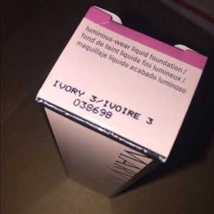 Ivory 3 luminous-wear foundation